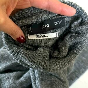 MANGO • Turtle neck • Size Small- true to size. Wool blend. New, Never worn